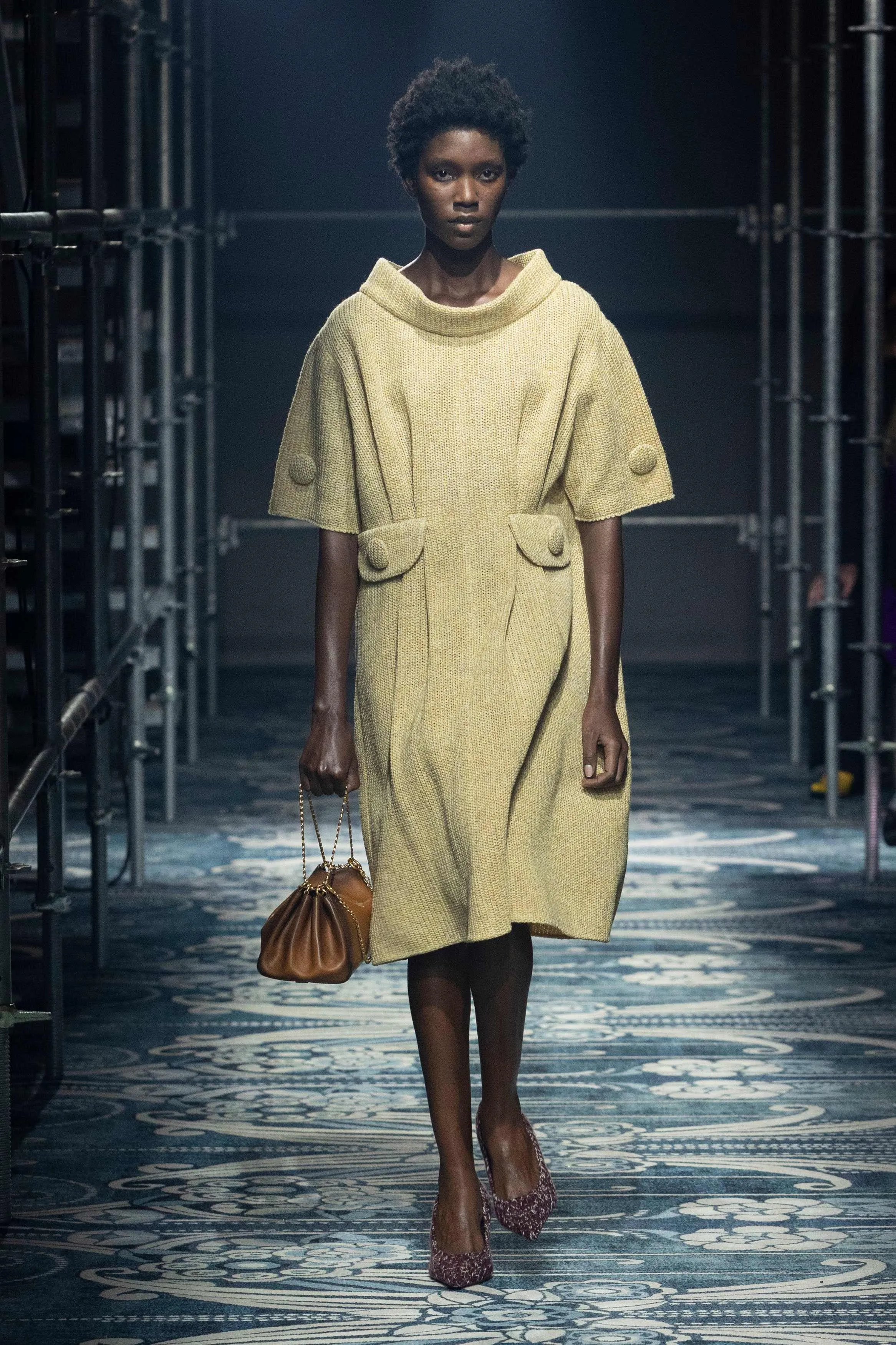 Fashion news 14fw〜18ss バラ売り可 PRADA | Fall/Winter 2025 Womenswear Show Raw Glamour
